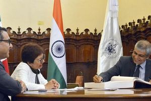 Rectora BUAP se reúne con embajador de India en México