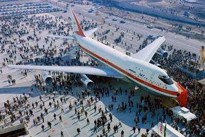 Tras 53 años "en el aire", entregan último Boeing 747