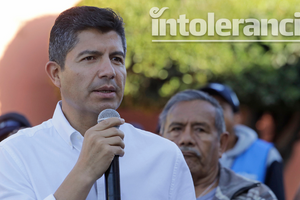 Eduardo Rivera pone en marcha programa de bacheo en Puebla capital