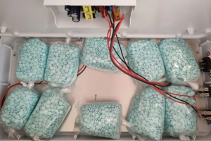 Sinaloa: encuentran 20 mil pastillas de fentanilo ocultas en lámpara led