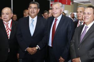Sergio Salomón se encuentra con Adán Augusto López en CDMX