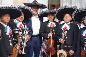 Sergio Salomón participa en desfile de Nueva York por Independencia de México