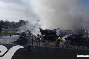 Choque de pipas provoca cierre de la Puebla-Orizaba