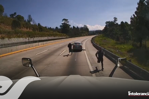 Captan en video asalto y secuestro en la autopista México-Puebla