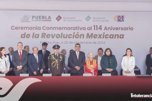 En desfile de la Revolución, Chedraui reconoce a quienes “se la juegan por México”