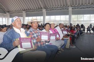 SDR entrega apoyos a campesinos afectados en Tepeaca