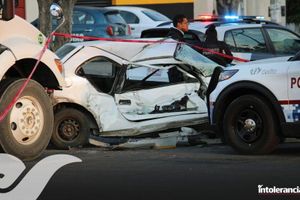 Muere al chocar su auto con camión de basura en Las Torres