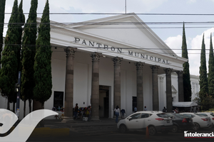 Baja
afluencia al Panteón Municipal por el Día del Padre; se
encarecen las flores