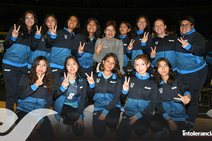 Abandera Lilia Cedillo delegación BUAP en Juegos Deportivos Nacionales Escolares 2025