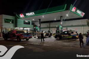 Atacan a balazos a exdirector de la Policia Estatal, en gasolinera de Puebla capital