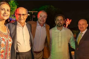 Reaparece Carlos Salinas durante fiesta con Quirino Ordaz en
España