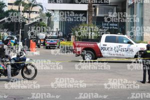 VIDEO: sujeto amaga con disparar en Plaza Centro Mayor de Zavaleta