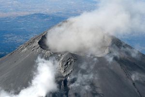 Volcán Popocatépetl reporta 4
explosiones y 198 exhalaciones en las últimas 24 horas